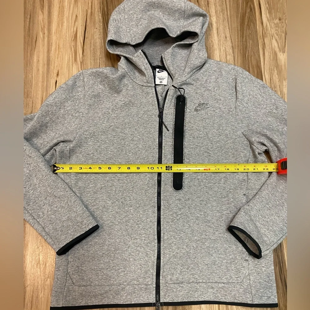 Nike sportswear tech